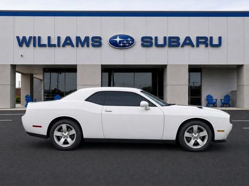 Used 2013 Dodge Challenger SXT RWD image 9