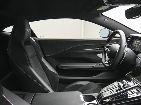 Used 2025 Aston Martin V8 Vantage Coupe image 46