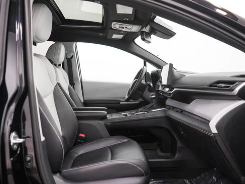 Used 2025 Toyota Sienna XSE AWD/4WD image 14