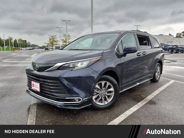 Used 2024 Toyota Sienna XLE w/ XLE Plus Package AWD/4WD image 1