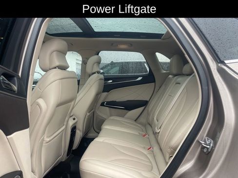 Used 2019 Lincoln MKC Reserve image 11