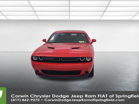 Certified 2022 Dodge Challenger SXT image 5