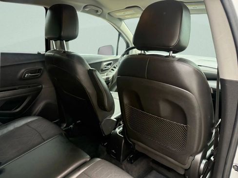 Used 2020 Chevrolet Trax LT w/ LT Convenience Package image 19