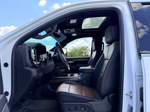 Used 2025 Chevrolet Silverado 2500 High Country w/ Technology Package AWD/4WD image 6