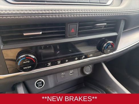 Used 2023 Nissan Rogue SV image 17