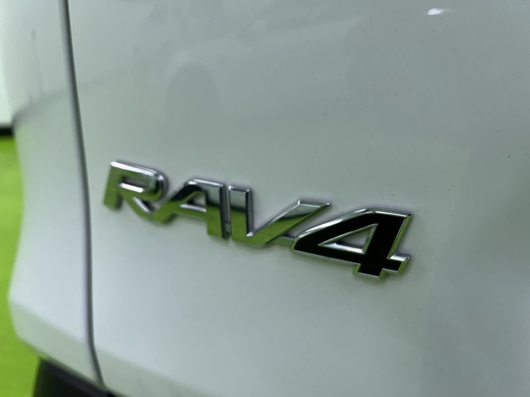 Used 2021 Toyota RAV4 LE FWD image 12