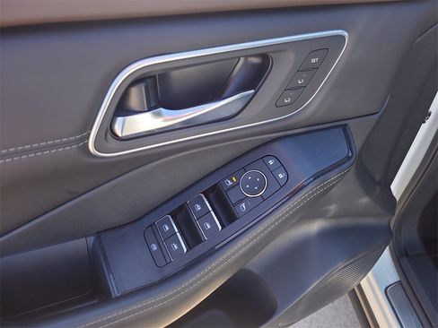 Certified 2023 Nissan Rogue Platinum image 19