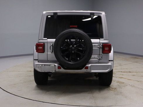 Used 2020 Jeep Wrangler Unlimited Sahara image 11