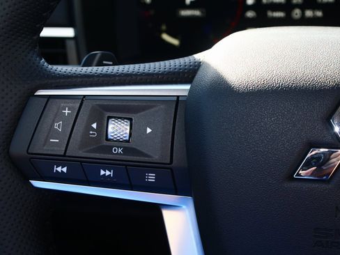 New 2026 Mitsubishi Outlander SE image 16