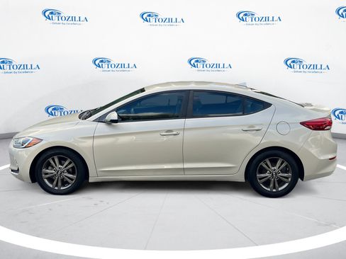 Used 2017 Hyundai Elantra SE FWD image 2