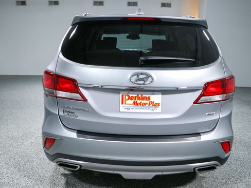 Used 2017 Hyundai Santa Fe SE w/ Cargo Package AWD/4WD image 8