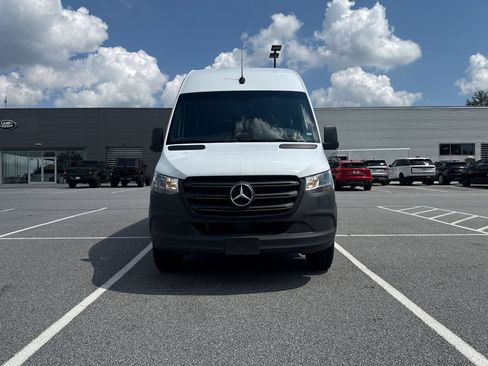 Used 2025 Mercedes-Benz Sprinter 2500 image 5