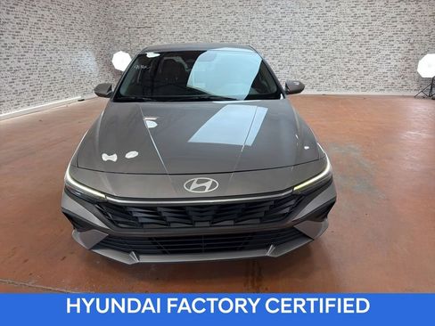 Used 2024 Hyundai Elantra SE image 2