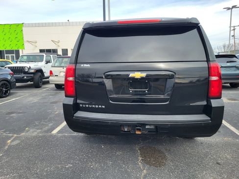 Used 2015 Chevrolet Suburban LT image 5