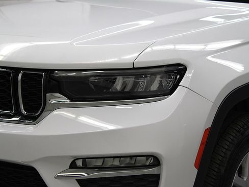 Used 2022 Jeep Grand Cherokee Limited w/ MOPAR Finishing Package AWD/4WD image 39
