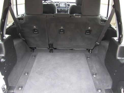 Used 2021 Jeep Wrangler Unlimited Sahara image 31