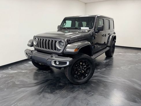 Used 2025 Jeep Wrangler Unlimited Sahara AWD/4WD image 18