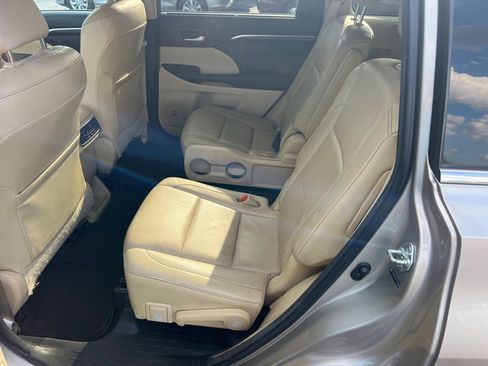 Used 2014 Toyota Highlander Limited AWD/4WD image 13