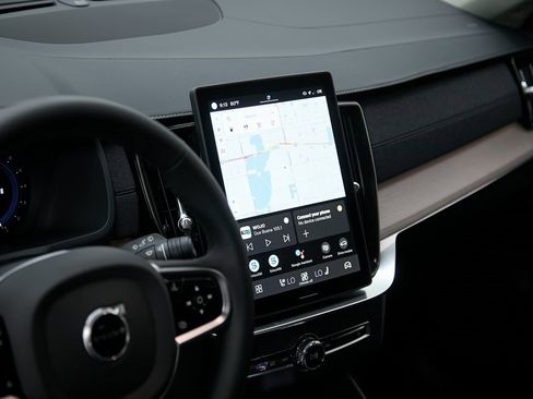 Used 2025 Volvo XC90 B6 Core w/ Protection Package image 14