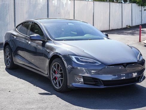 Used 2018 Tesla Model S 75D image 3