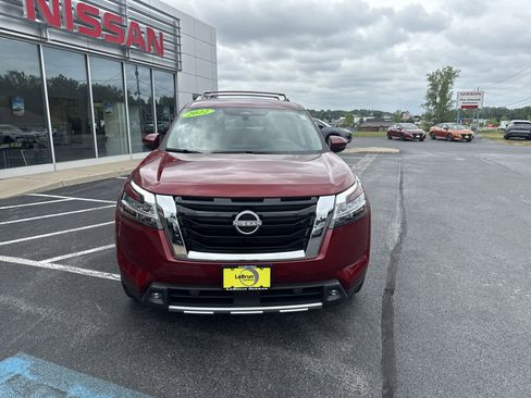 Used 2022 Nissan Pathfinder SL image 11