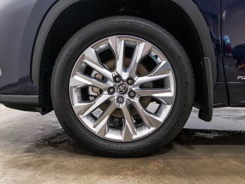 Certified 2026 Toyota Highlander Limited AWD/4WD image 11