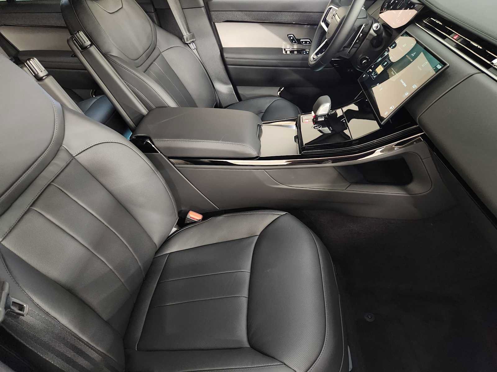 New 2027 Land Rover Range Rover Sport SE AWD/4WD image 3