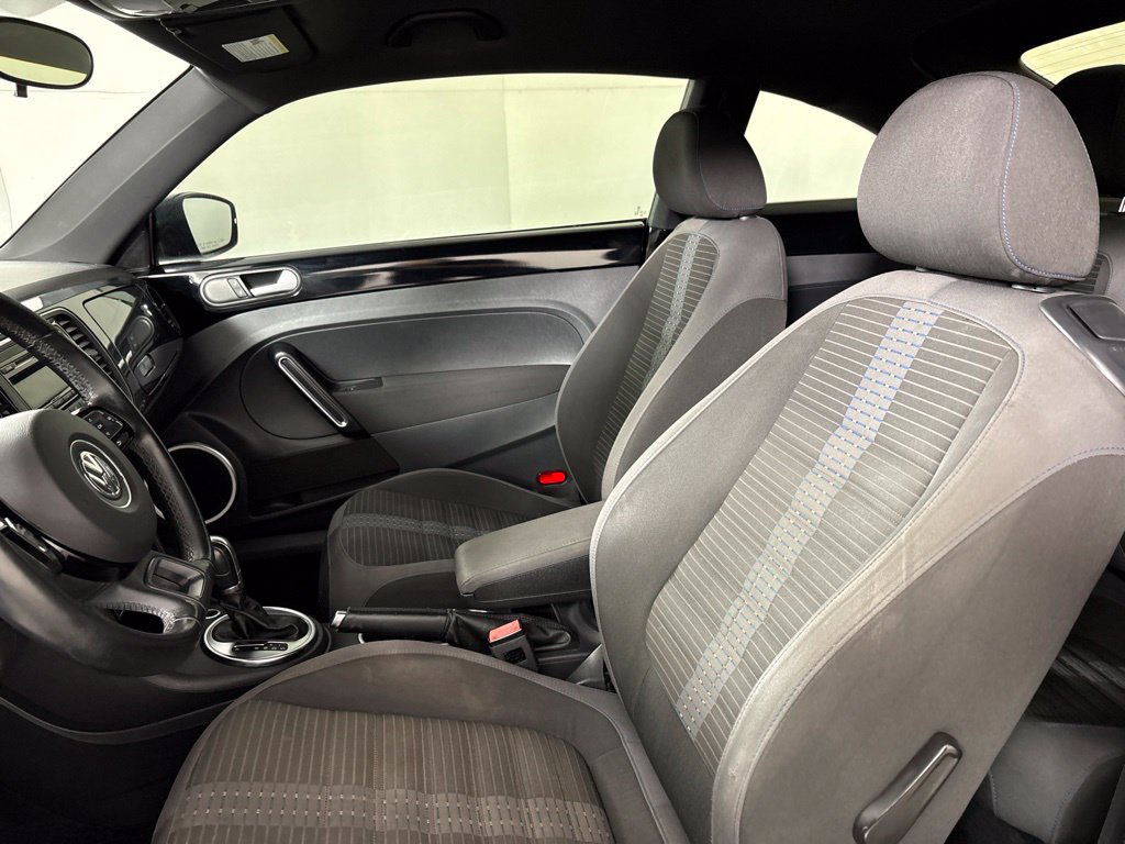 Used 2014 Volkswagen Beetle R-Line FWD image 28