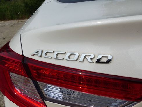 Used 2020 Honda Accord EX image 9