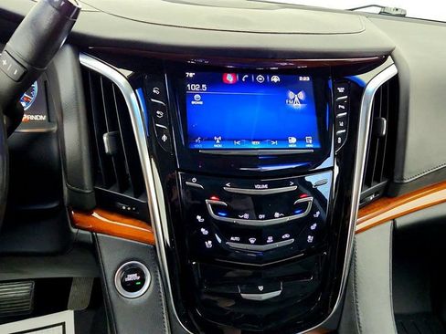 Used 2015 Cadillac Escalade ESV Premium AWD/4WD image 18