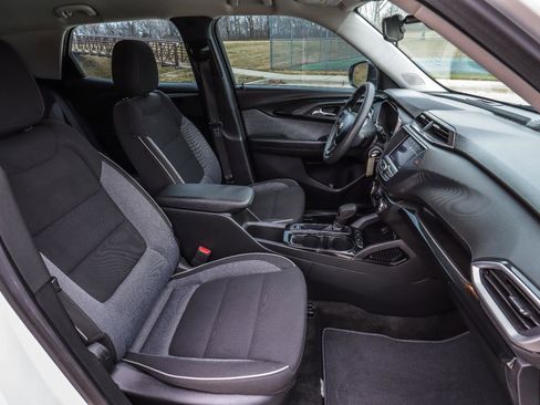 Used 2023 Chevrolet TrailBlazer LS image 36