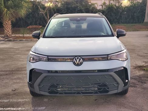 New 2026 Volkswagen Taos SE FWD image 2