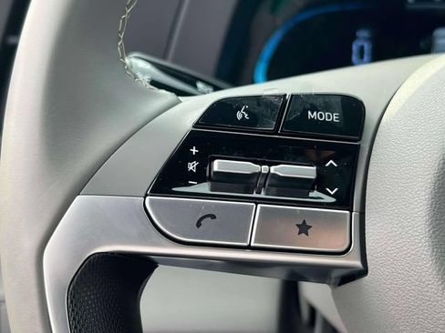 Certified 2025 Hyundai Elantra Sport FWD image 19