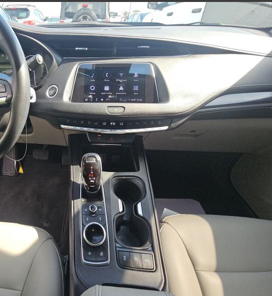 Used 2023 Cadillac XT4 Luxury FWD image 6
