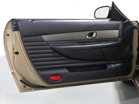 Used 2005 Ford Thunderbird image 72