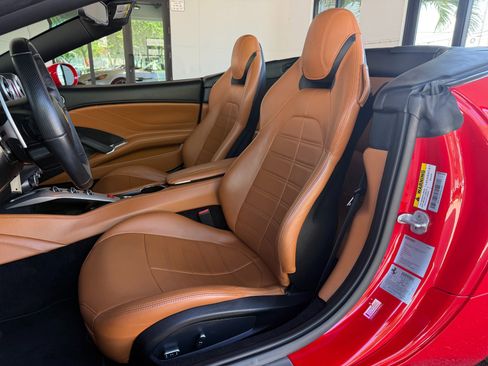Used 2017 Ferrari California T RWD image 27