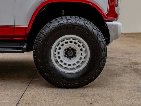 Used 2025 Ford Bronco Heritage Edition AWD/4WD image 12