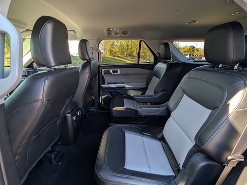 Used 2023 Ford Explorer XLT w/ Equipment Group 202A image 30