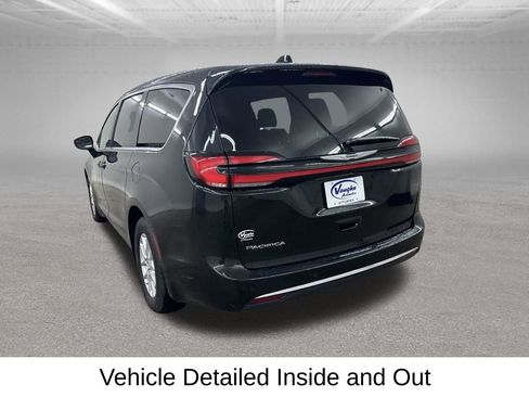 Used 2025 Chrysler Pacifica Select FWD image 10
