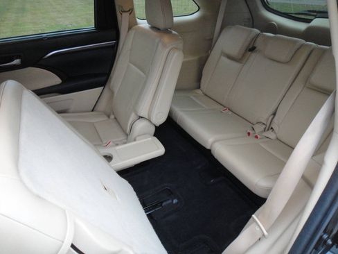 Used 2016 Toyota Highlander Limited FWD image 21