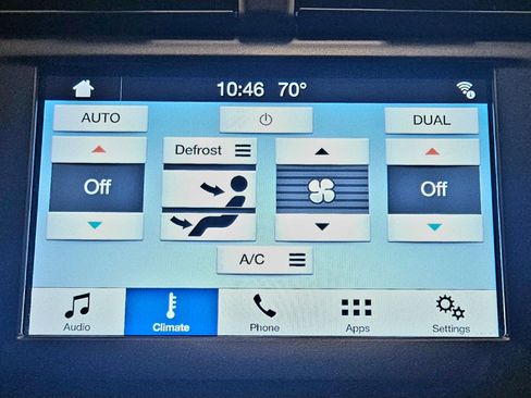 Used 2017 Ford Fusion SE w/ Fusion SE Technology Package image 18