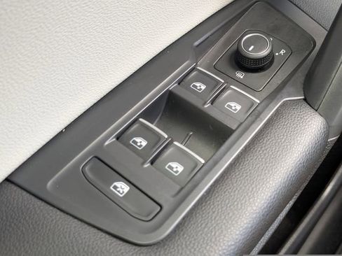 Used 2021 Volkswagen Tiguan SE R-Line image 29