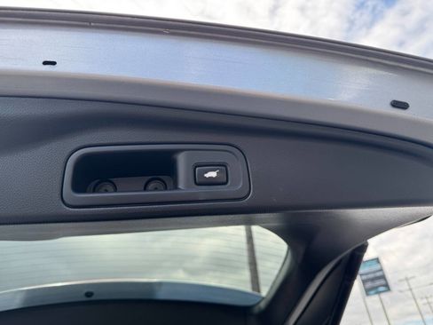 Used 2021 Honda Pilot Touring image 8