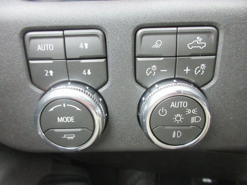 New 2026 GMC Sierra 3500 SLT w/ SLT Premium Package image 17