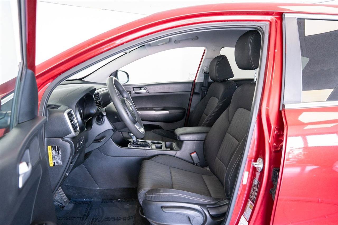 Used 2020 Kia Sportage LX AWD/4WD image 11