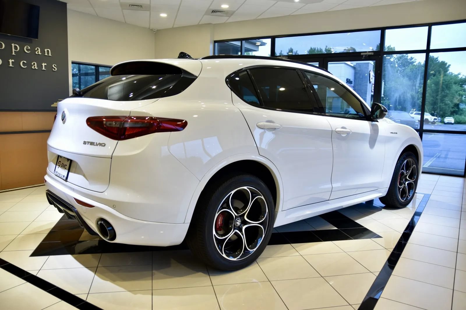 Used 2023 Alfa Romeo Stelvio Veloce AWD/4WD image 6