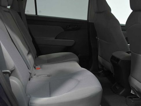 Used 2022 Toyota Highlander L image 14