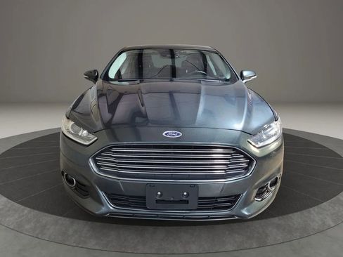 Used 2016 Ford Fusion Titanium image 2