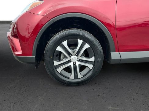 Used 2018 Toyota RAV4 LE FWD image 13
