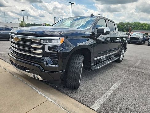 Used 2024 Chevrolet Silverado 1500 High Country w/ High Country Premium Package AWD/4WD image 2
